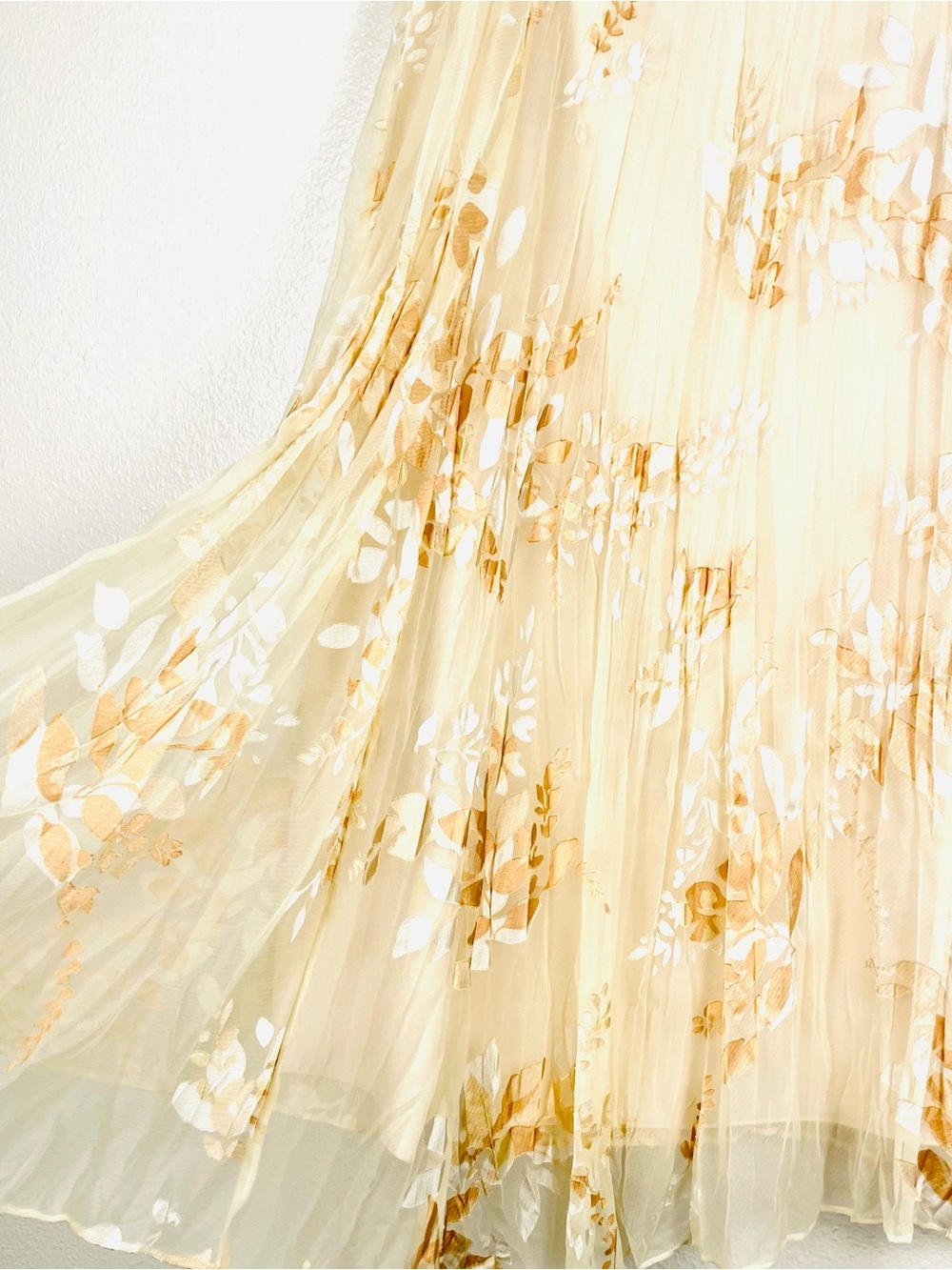 VINCE Size 4 Crinkled Pleated Asymmetrical Cream Beige Floral Midi Skirt - Picture 4 of 6